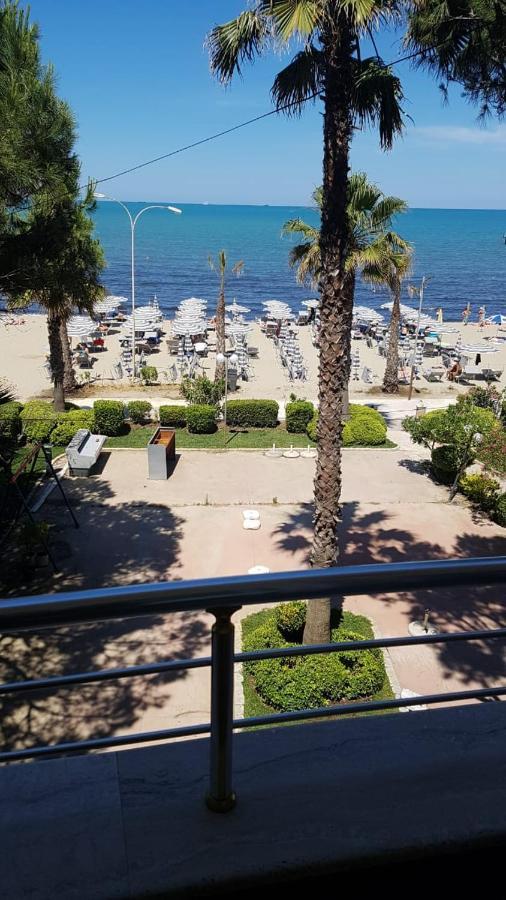 Mali I Robit Beachfront Apartment Голем Экстерьер фото