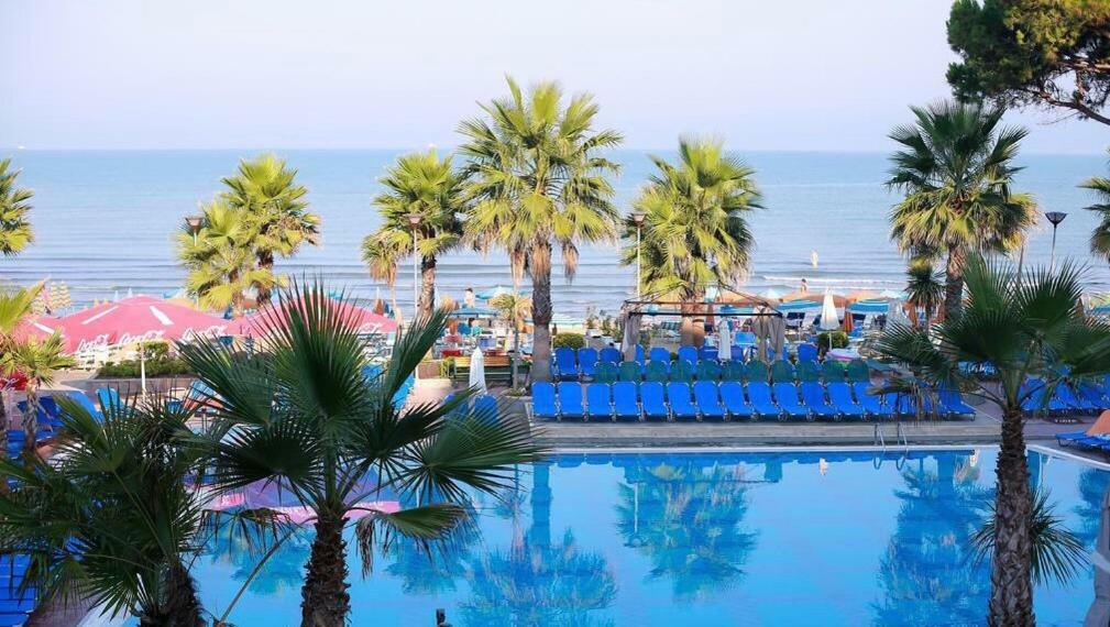 Mali I Robit Beachfront Apartment Голем Экстерьер фото