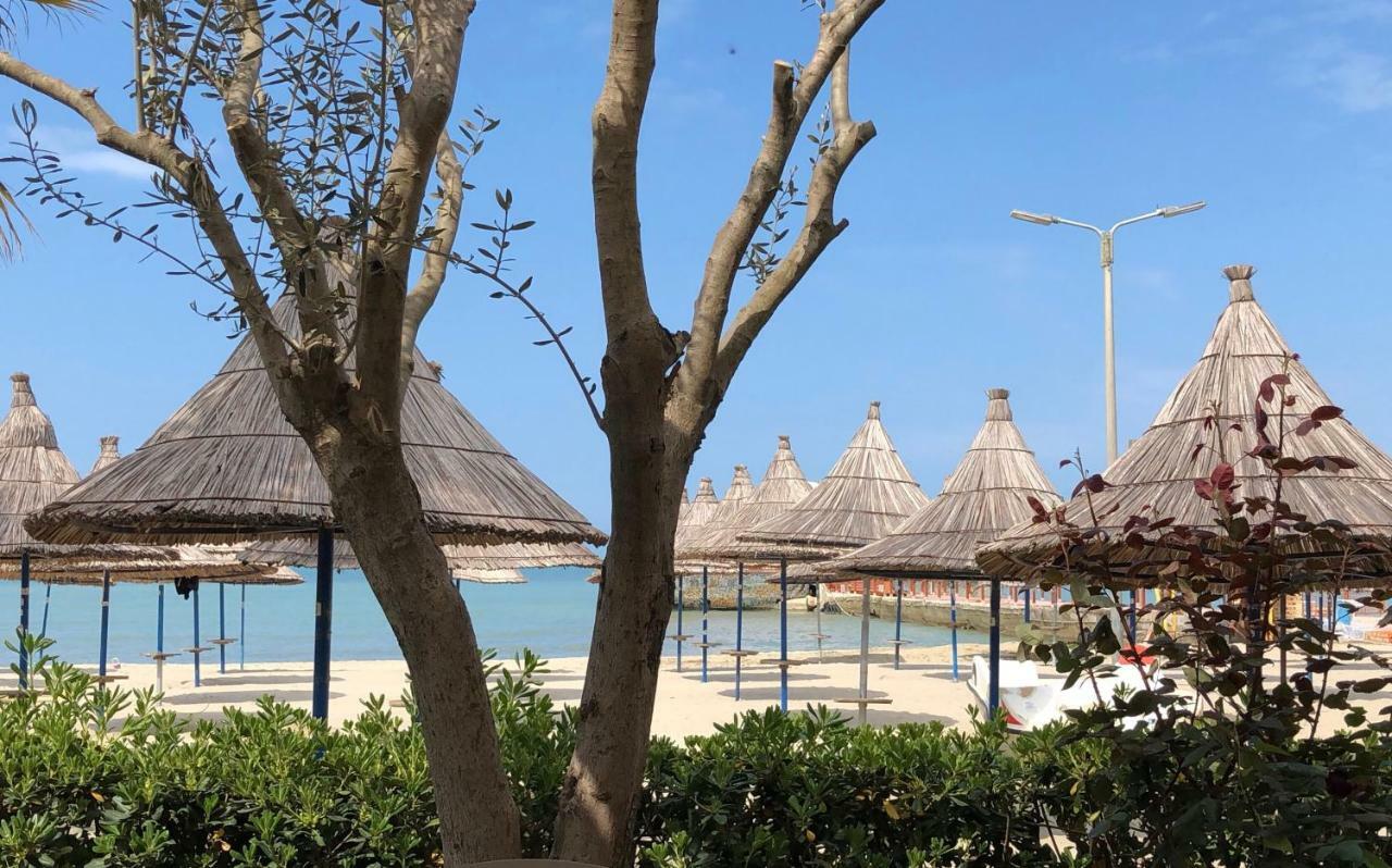 Mali I Robit Beachfront Apartment Голем Экстерьер фото